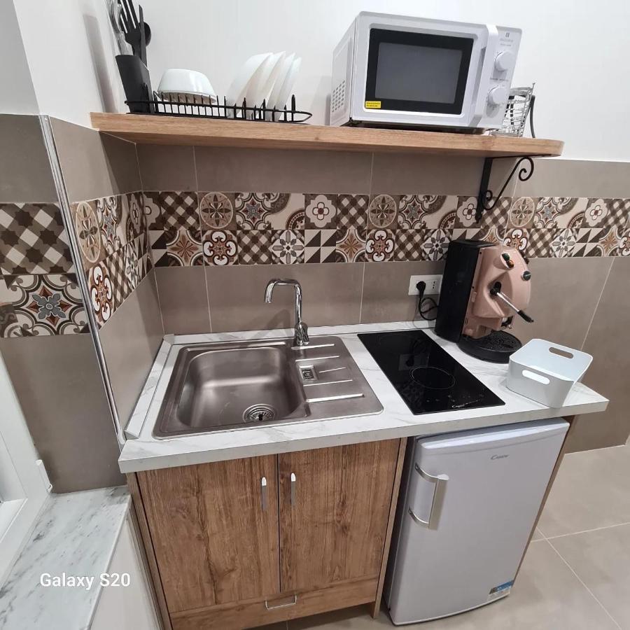 Отель Residenza Nascari Al Plebiscito Неаполь Экстерьер фото