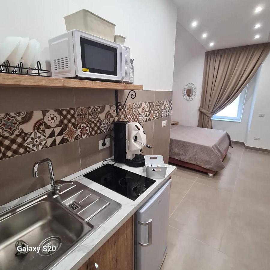 Отель Residenza Nascari Al Plebiscito Неаполь Экстерьер фото