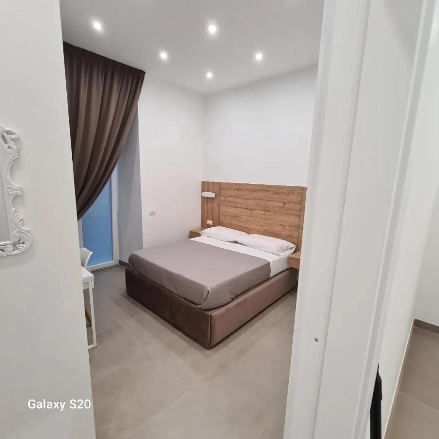 Отель Residenza Nascari Al Plebiscito Неаполь Экстерьер фото